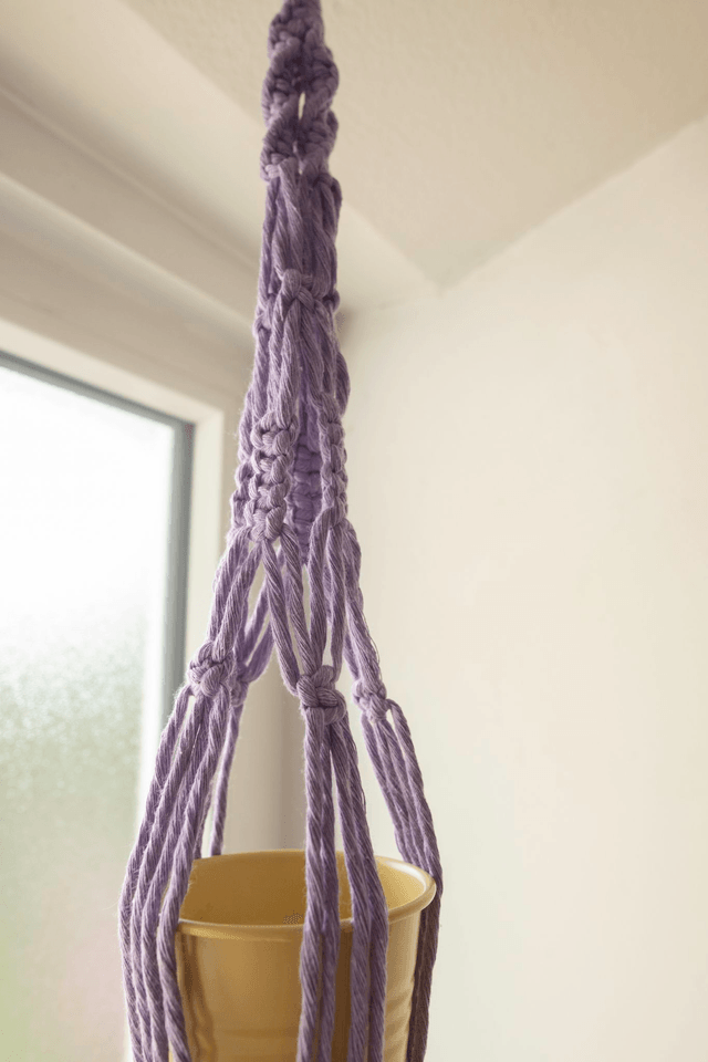 Plant Hugger 🌸 Suspension en macramé lilas 